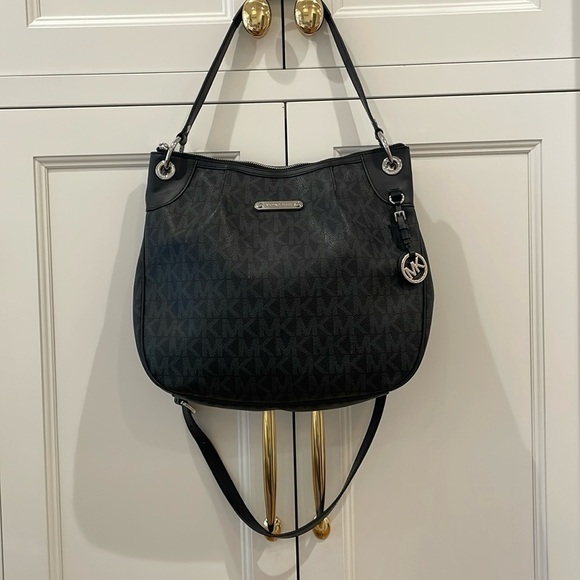 Michael Kors Black Logo Crossbody/Shoulder/Satchel Bag—GORGEOUS!! Like New Cond! - Picture 1 of 13